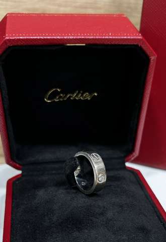 https://vipluxury.sk/Cartier Love Ring se 3 diamanty