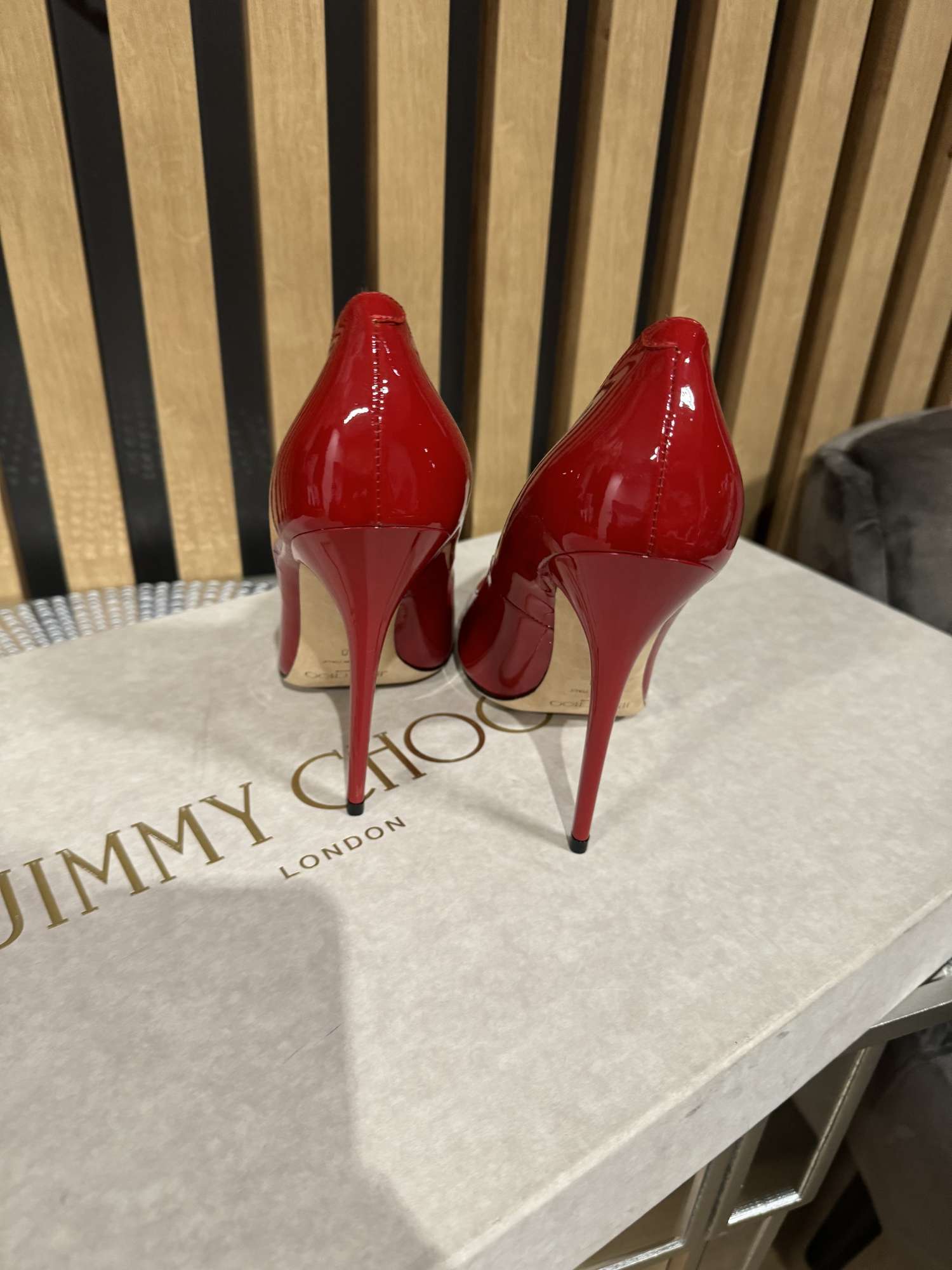 Jimmy Choo lodicky