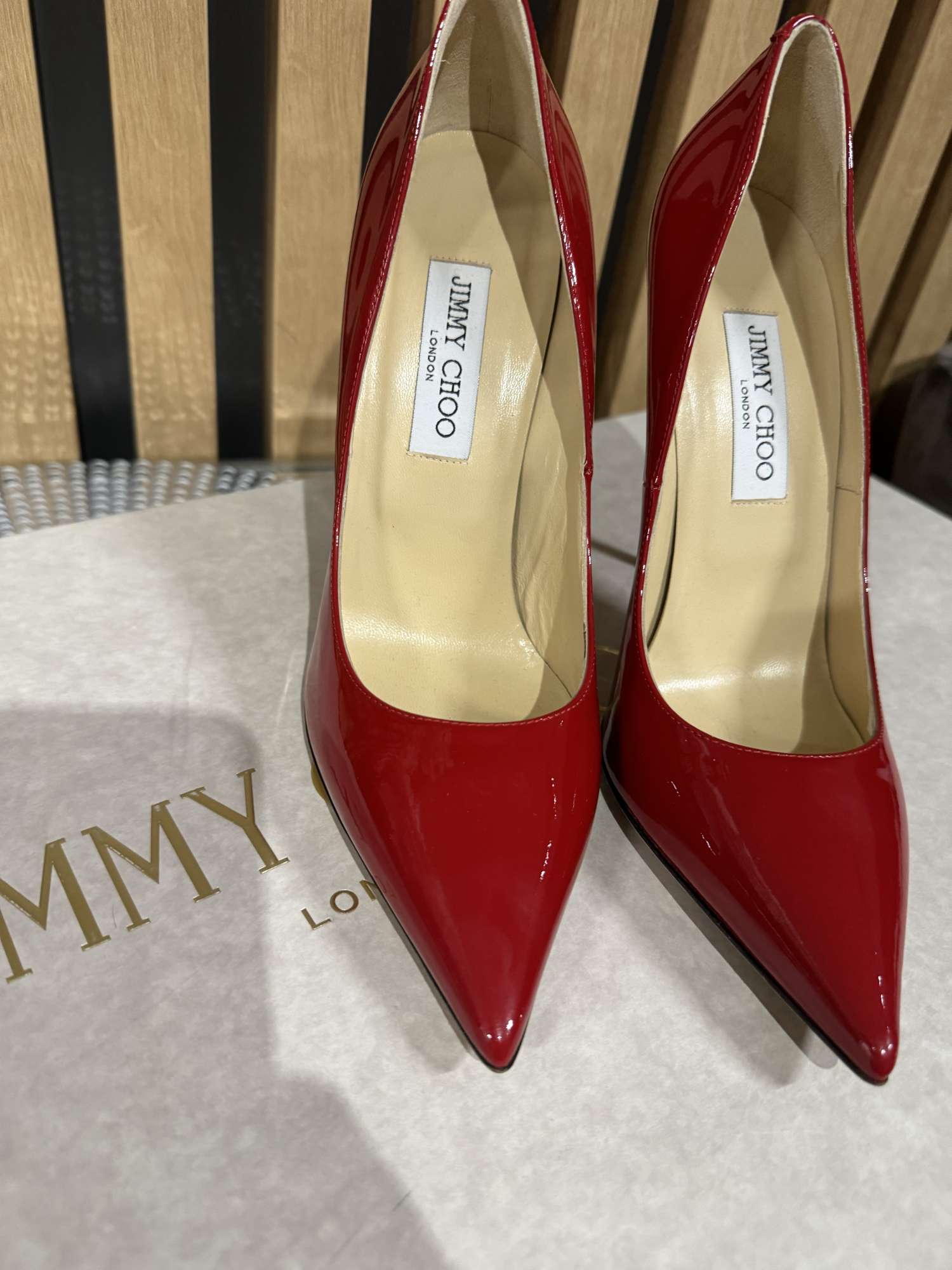 Jimmy Choo lodicky