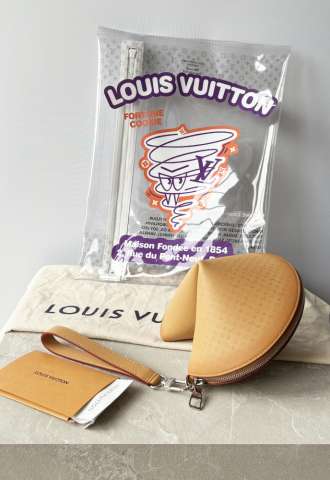 https://vipluxury.sk/LOUIS VUITTON 2v1 Cookie kožená taška v komplet balení