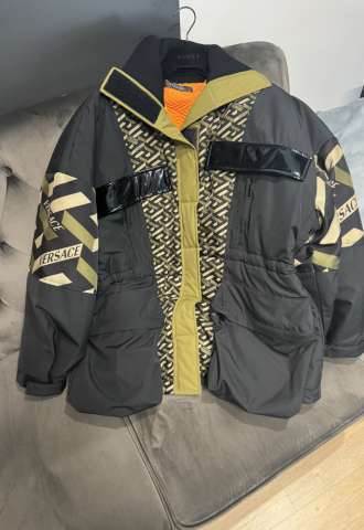 https://vipluxury.sk/Versace bunda