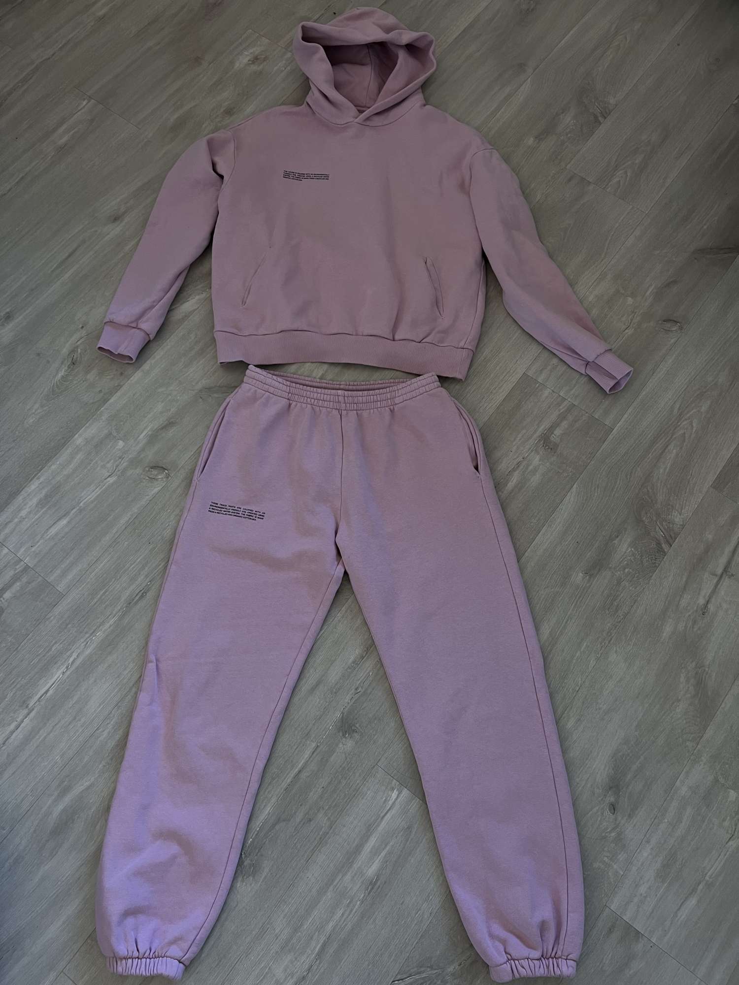 Pangaia bledoružová tepláková súprava