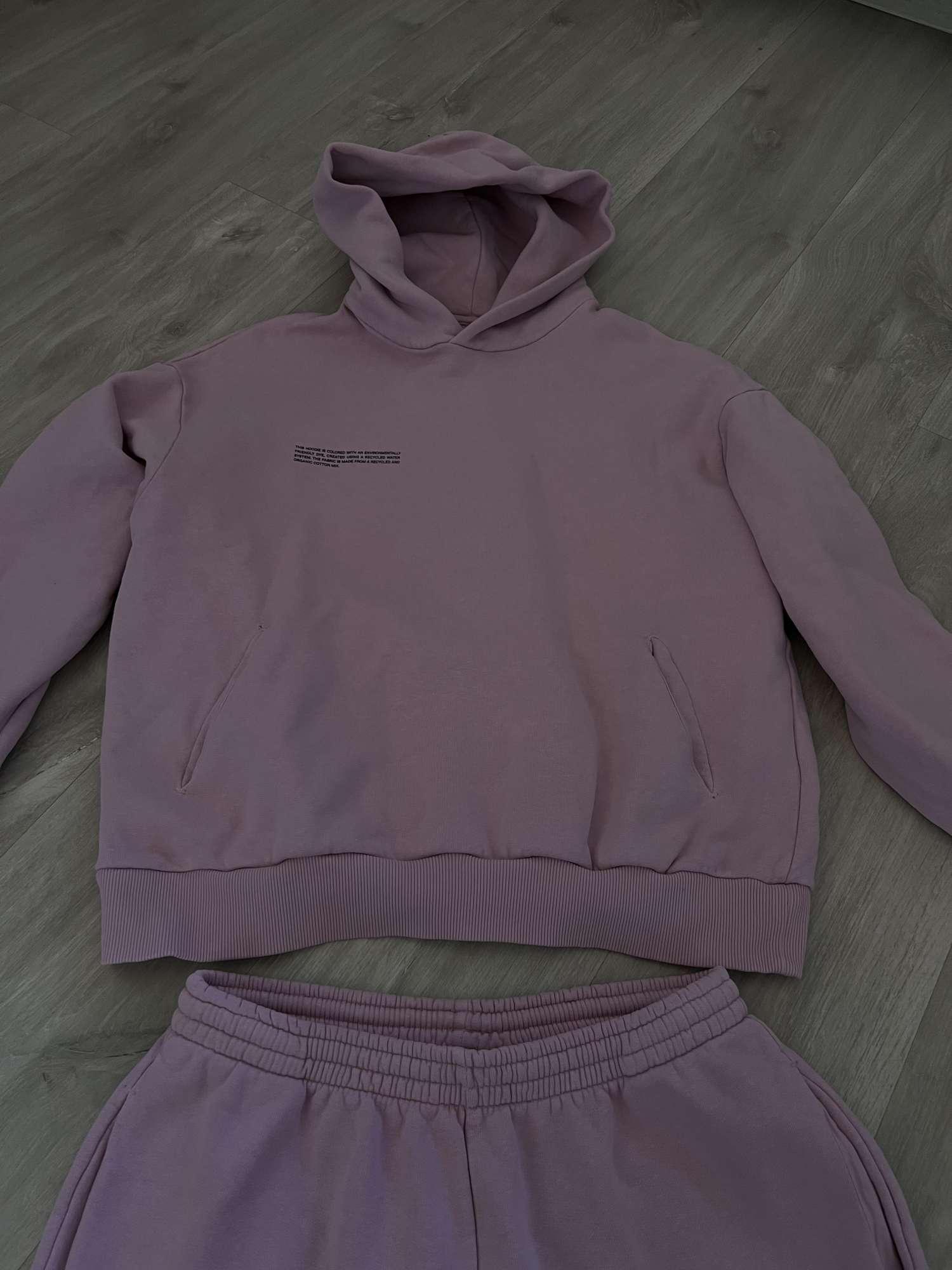 Pangaia bledoružová tepláková súprava