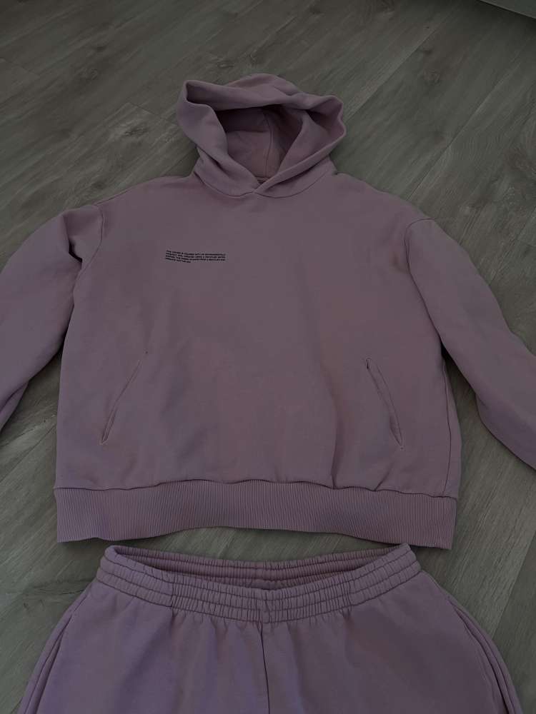 Pangaia bledoružová tepláková súprava