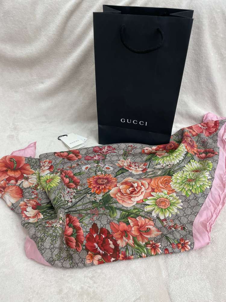 Gucci hodvabna satka