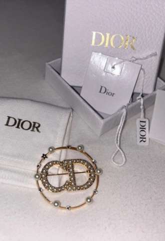 https://vipluxury.sk/Dior brošňa