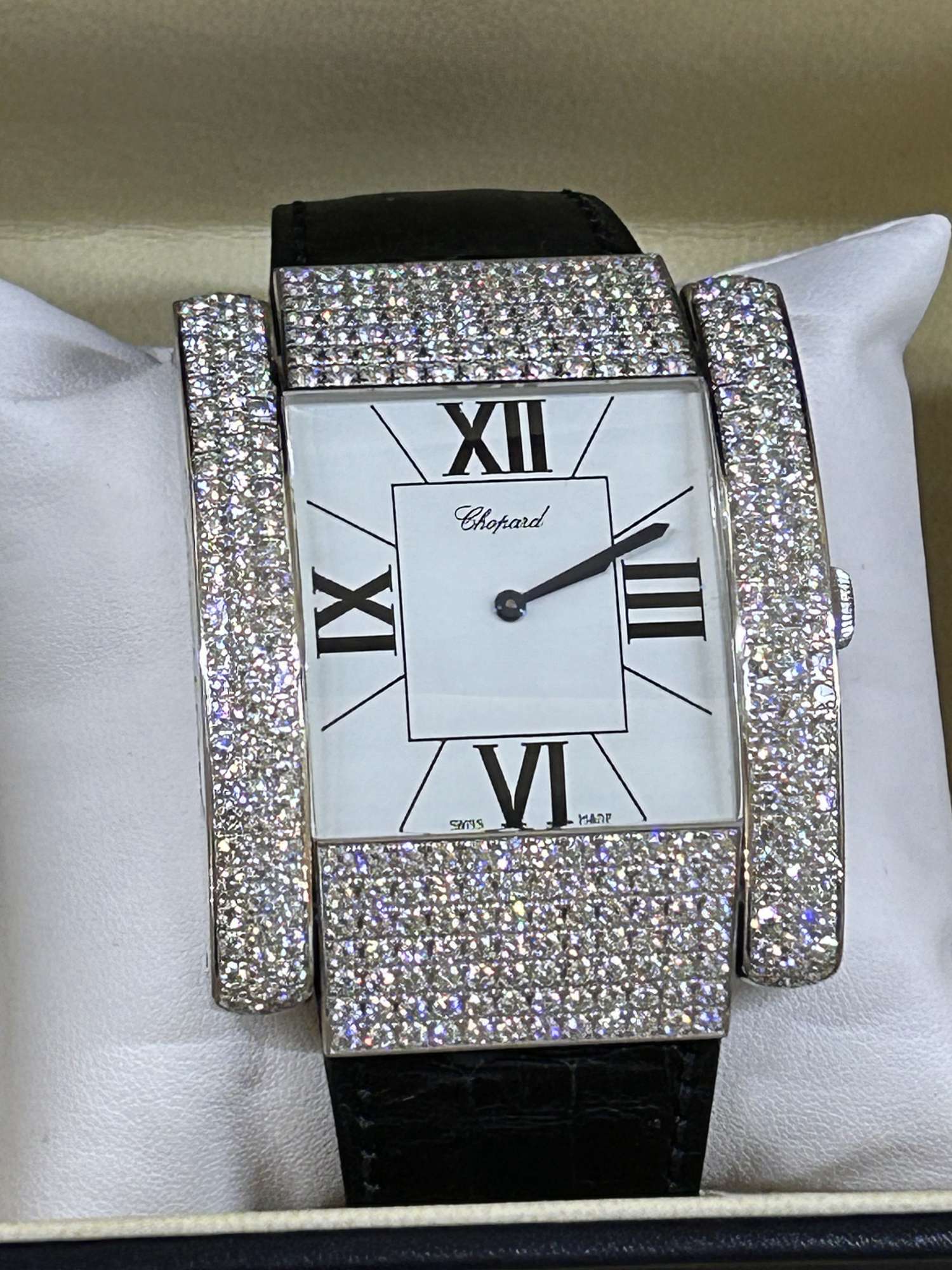 Chopard La Strada 18k white gold, 326 brilliants 10,45 ct s certifikátom.