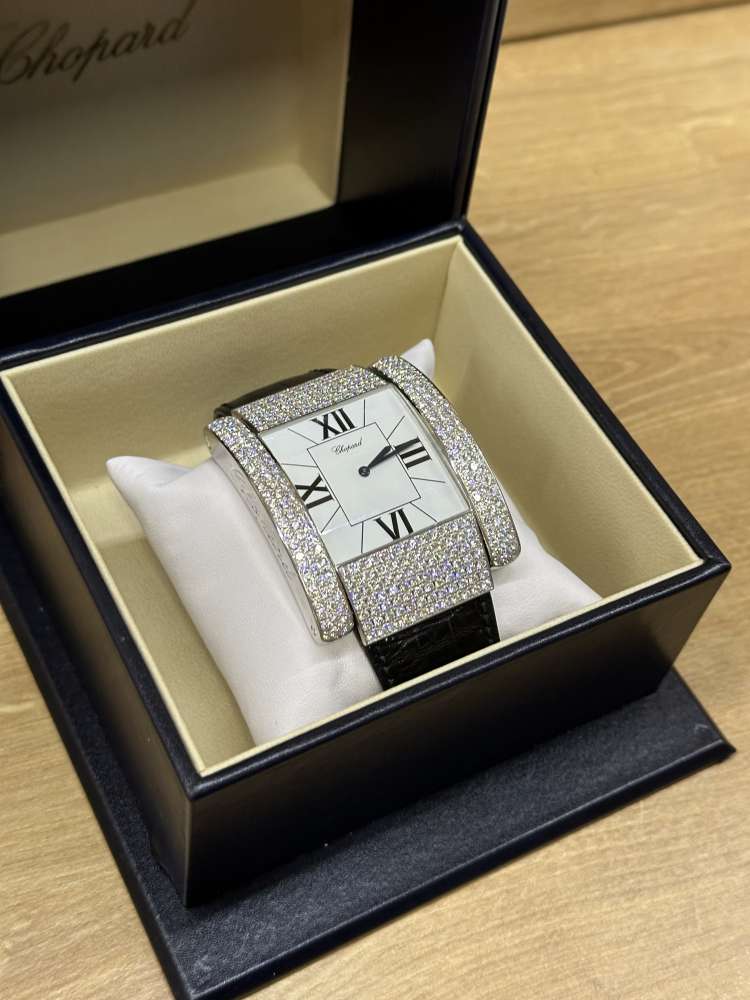 Chopard La Strada 18k white gold, 326 brilliants 10,45 ct s certifikátom.