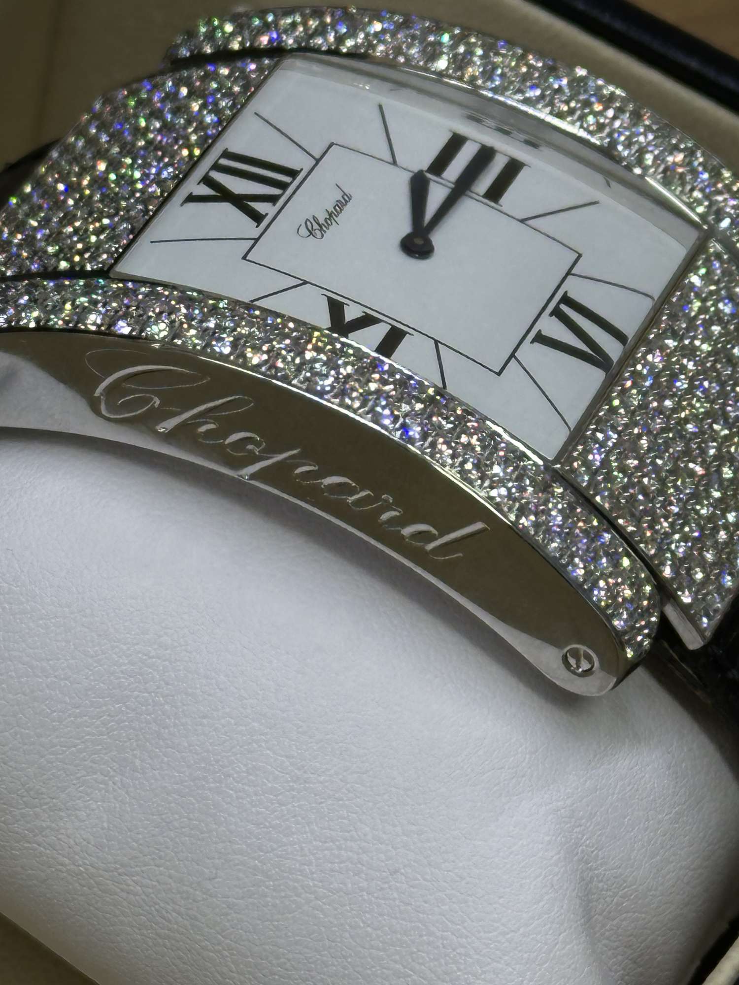 Chopard La Strada 18k white gold, 326 brilliants 10,45 ct s certifikátom.