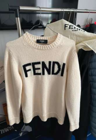 https://vipluxury.sk/Fendi sveter