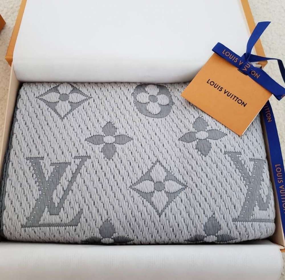 LOUIS VUITTON ŠEDÝ ŠÁL