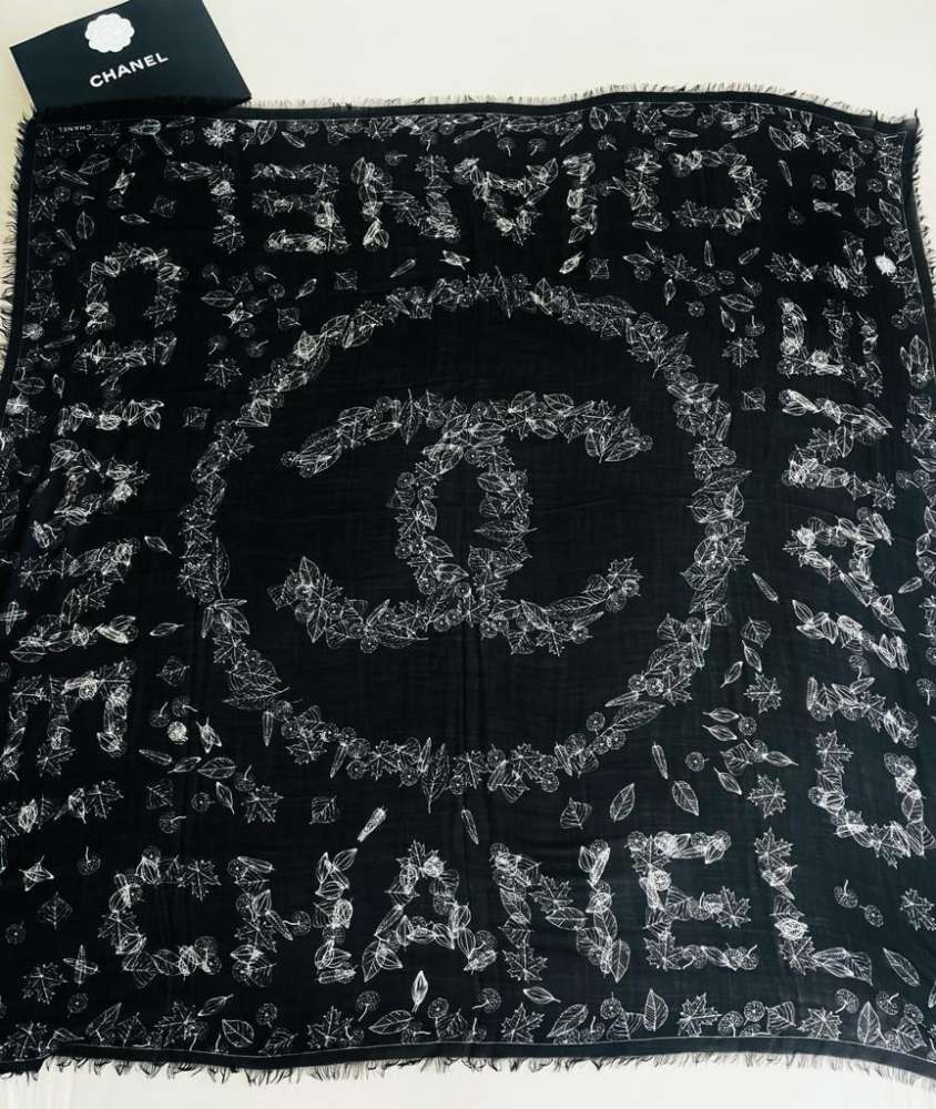 CHANEL VELIKÁNSKA KAŠMÍROVÁ ŠATKA 140X140 CM