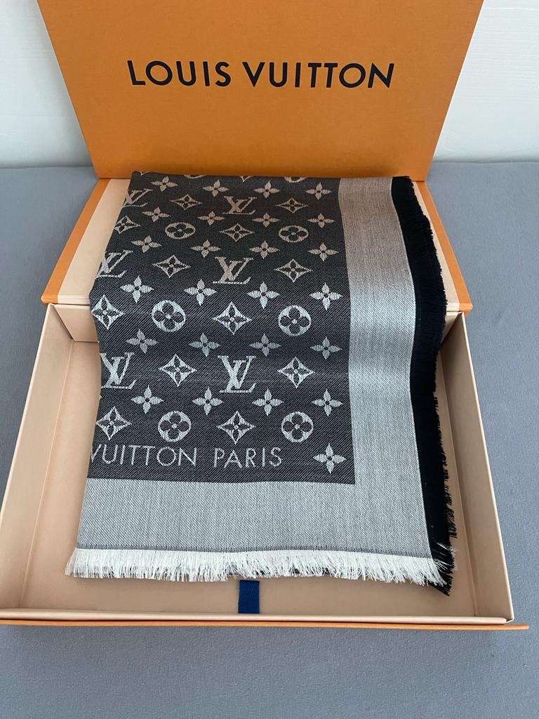 LOUIS VUITTON SHAWL V ČIERNEJ DENIM FARBE