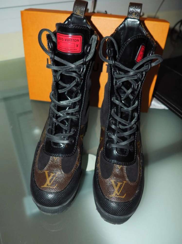 Louis Vuitton Laureate ankle leather desert boots