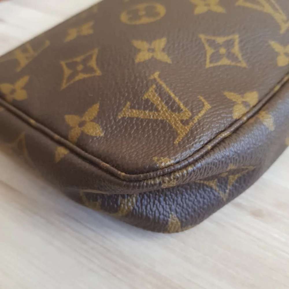 Louis Vuitton Pochette Accessoires