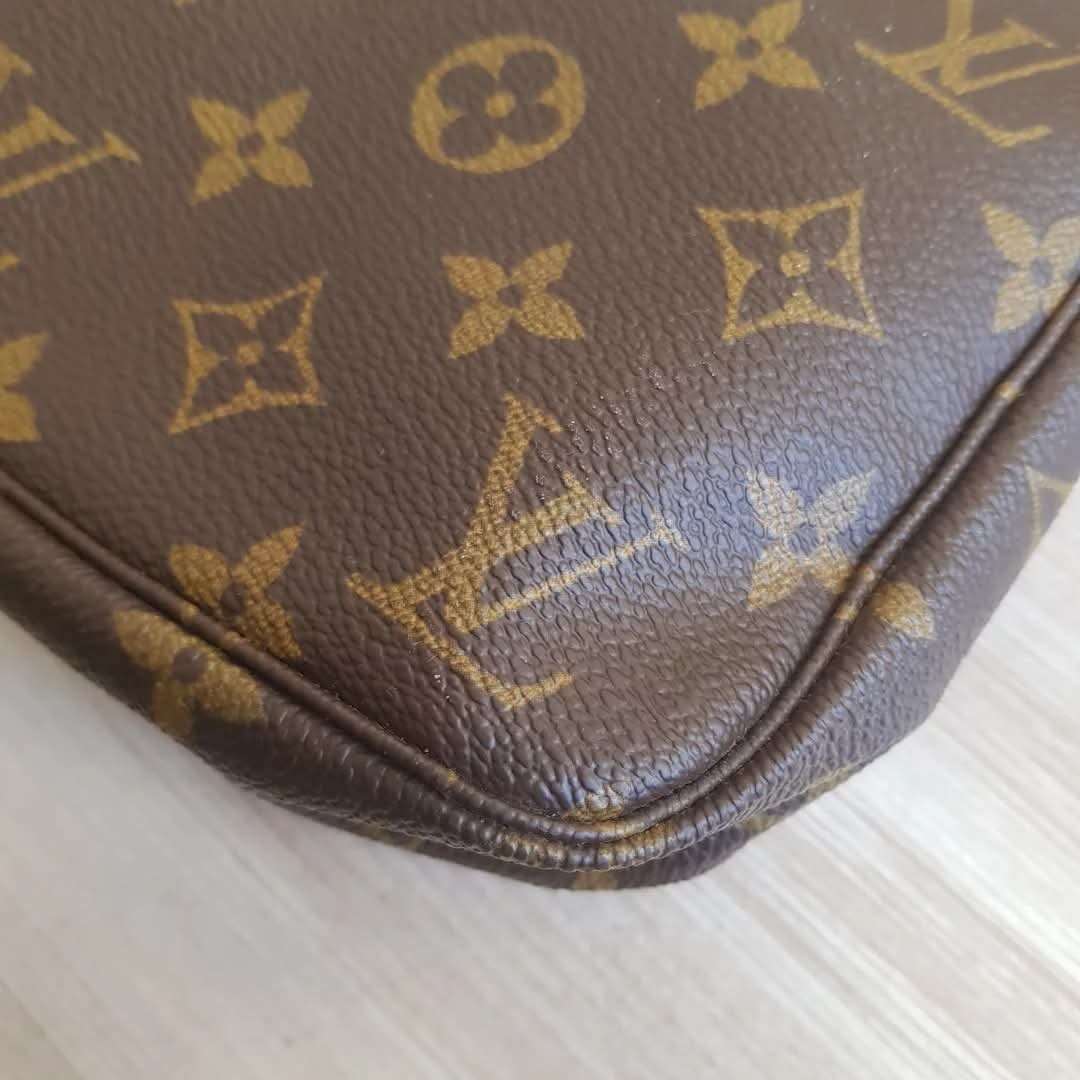 Louis Vuitton Pochette Accessoires