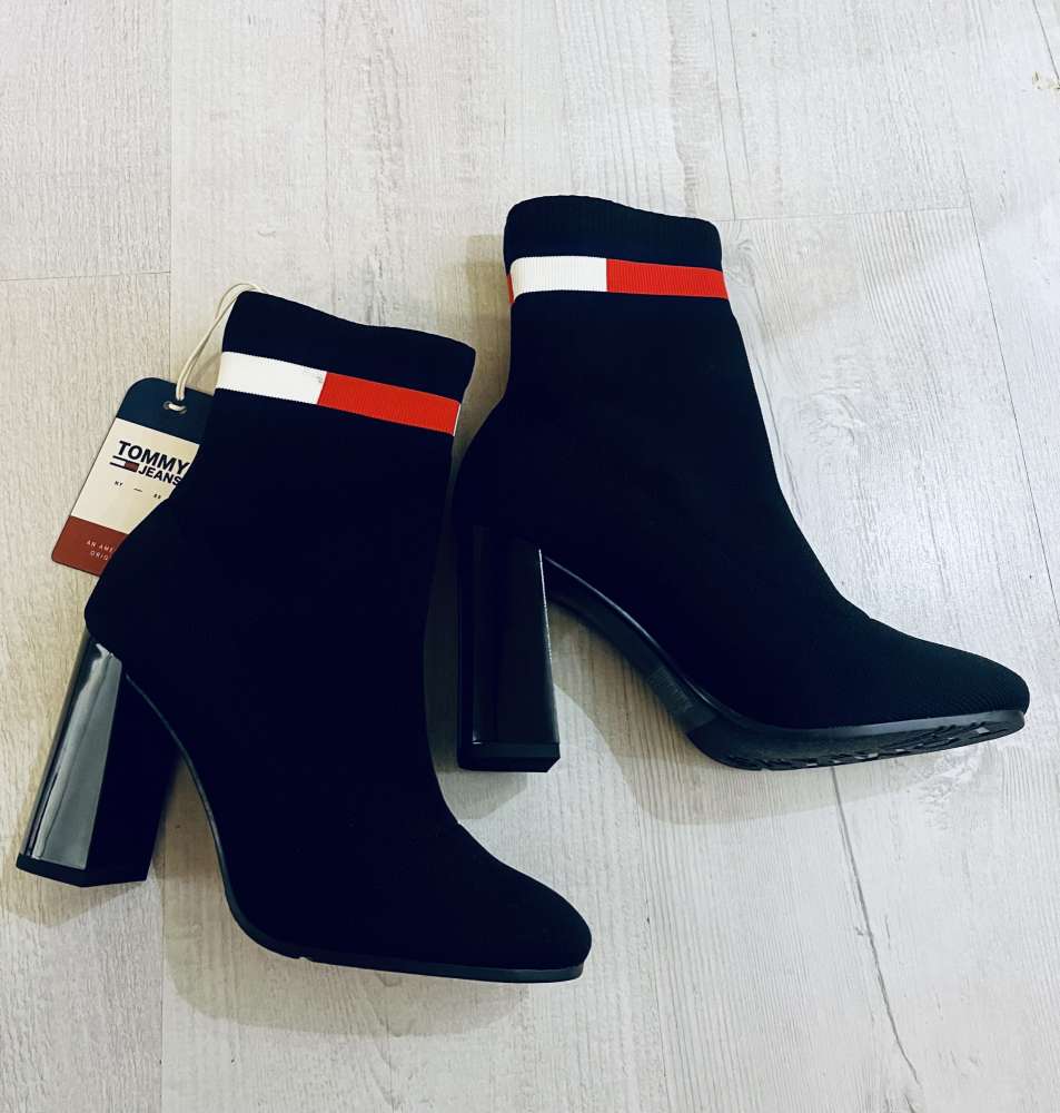 Tommy Jeans kotníkové čižmy 37