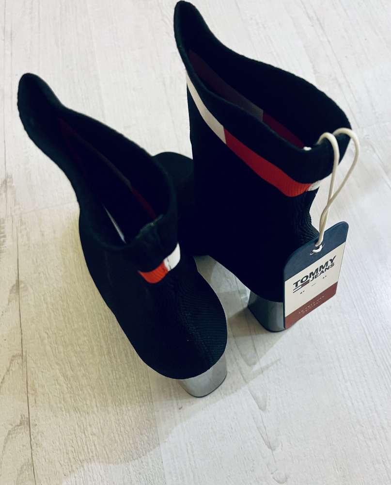 Tommy Jeans kotníkové čižmy 37