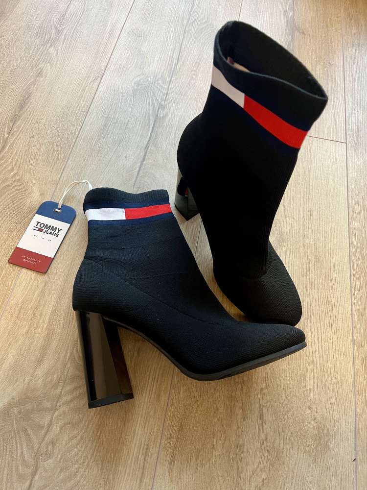 Tommy Jeans kotníkové čižmy 37