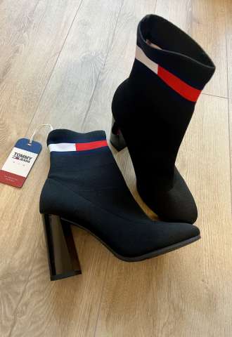 https://vipluxury.sk/Tommy Jeans kotníkové čižmy 37