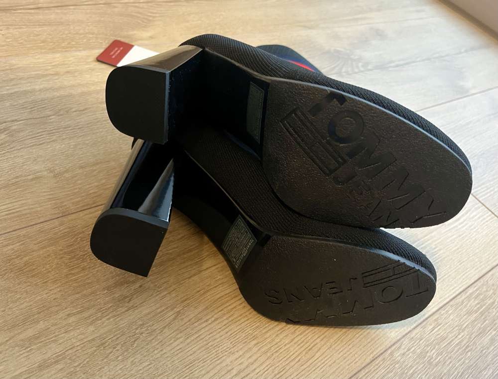 Tommy Jeans kotníkové čižmy 37