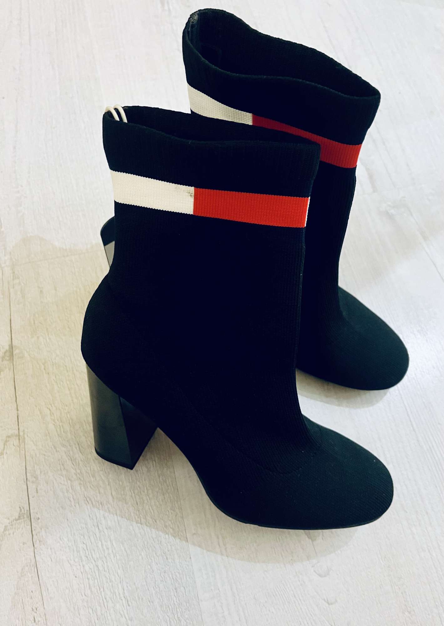 Tommy Jeans kotníkové čižmy 37