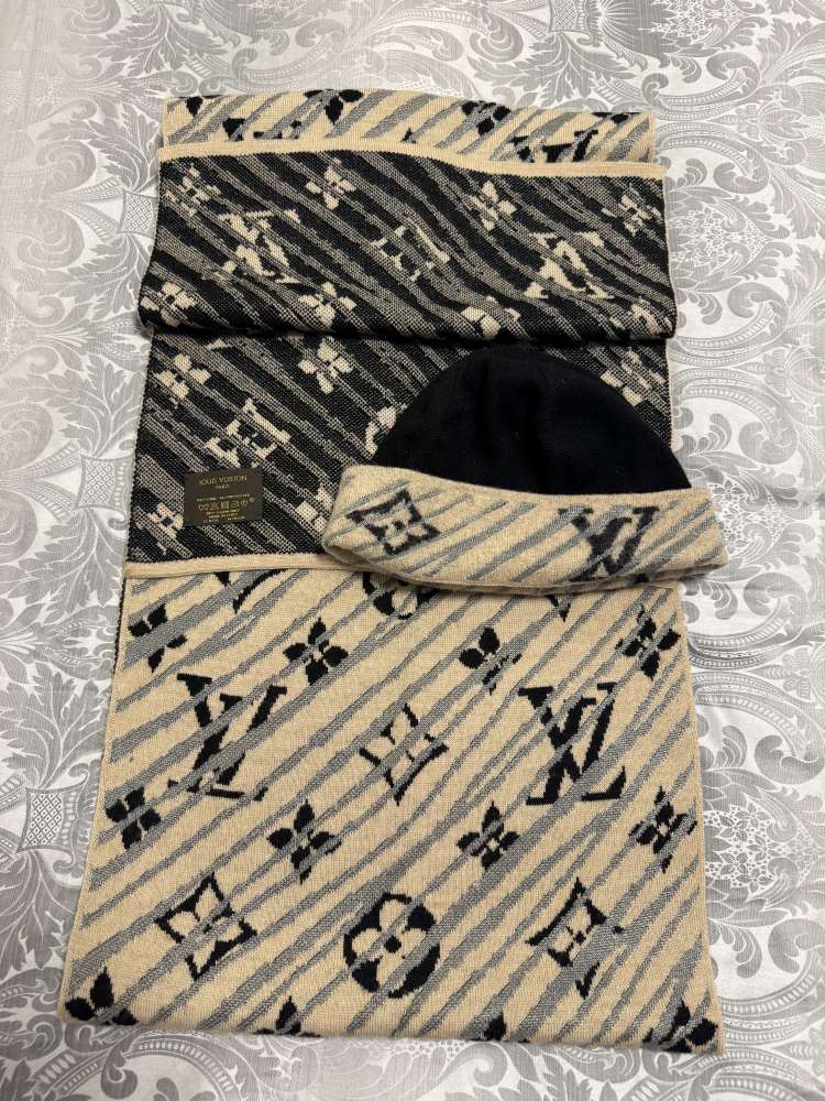 Čepice a šála Louis Vuitton
