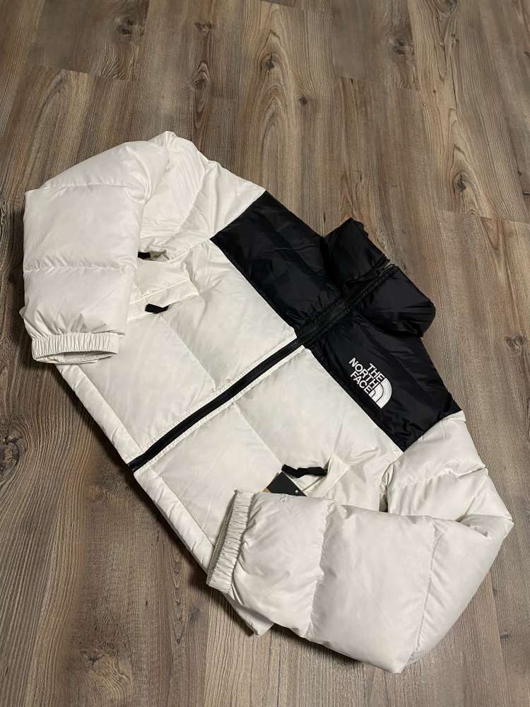 The North Face Nuptse Short bunda