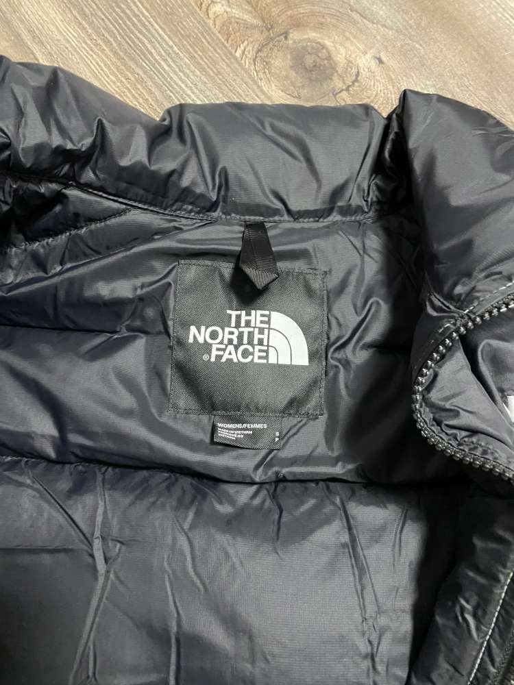 The North Face Nuptse Short bunda