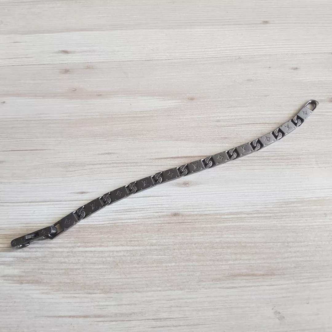 Louis Vuitton Naramek