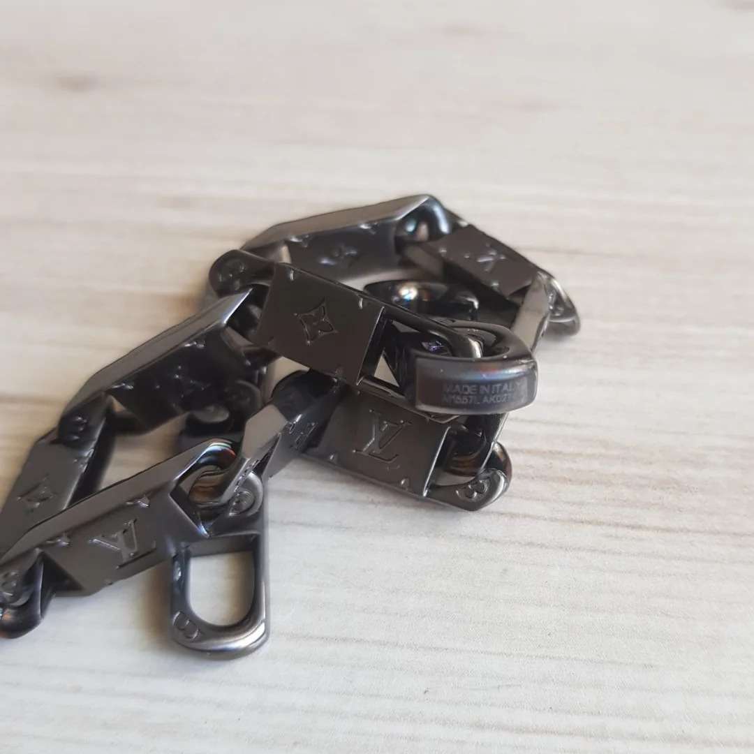 Louis Vuitton Naramek