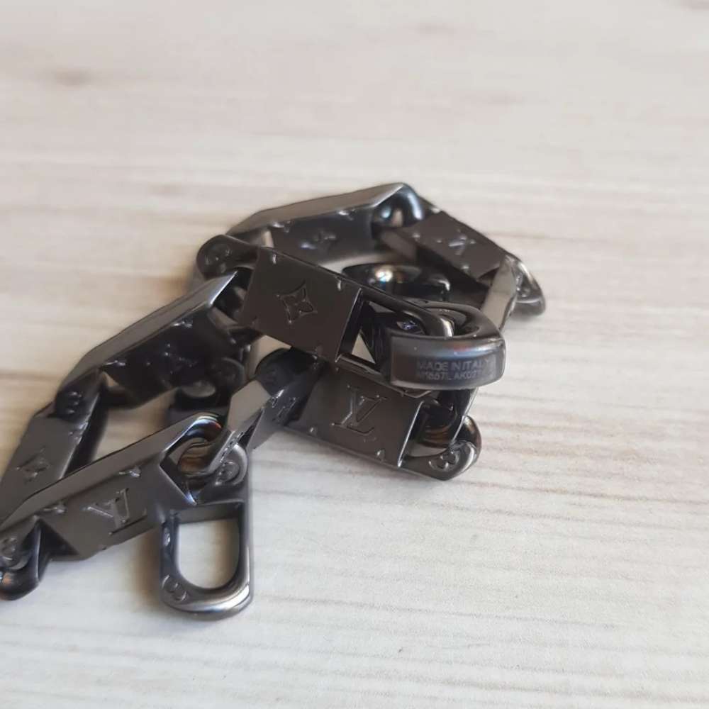 Louis Vuitton Naramek