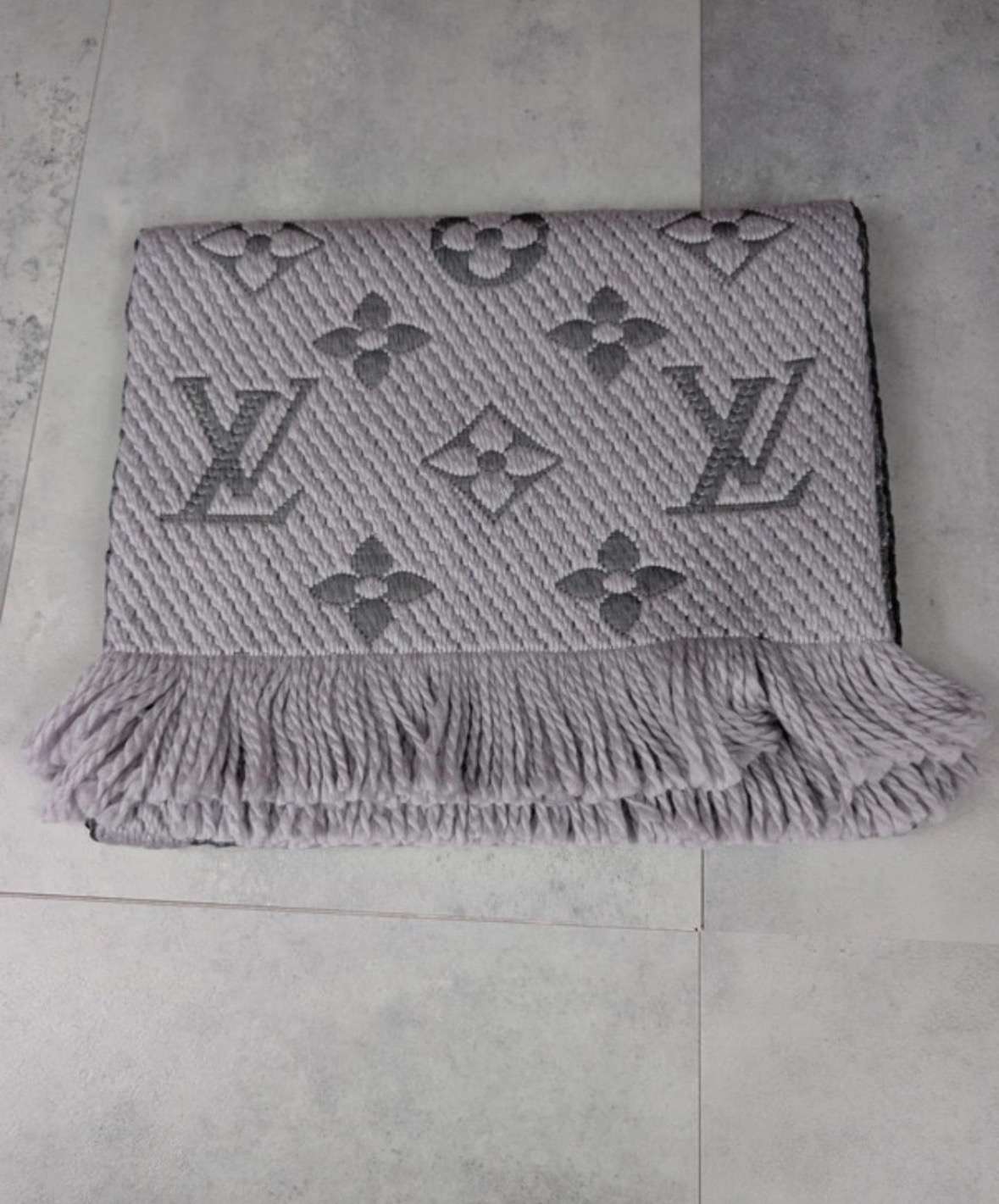 Louis Vuitton šál