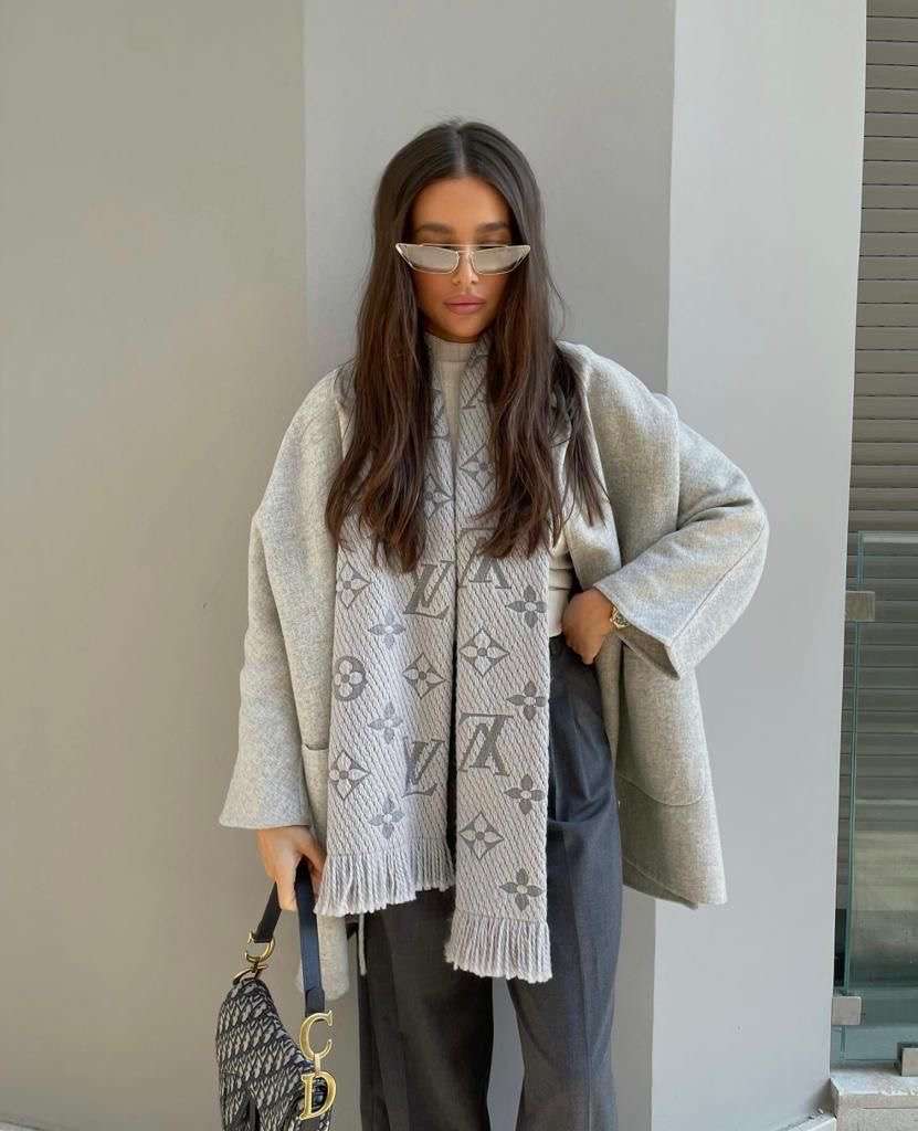 LOUIS VUITTON ŠEDÝ ŠÁL