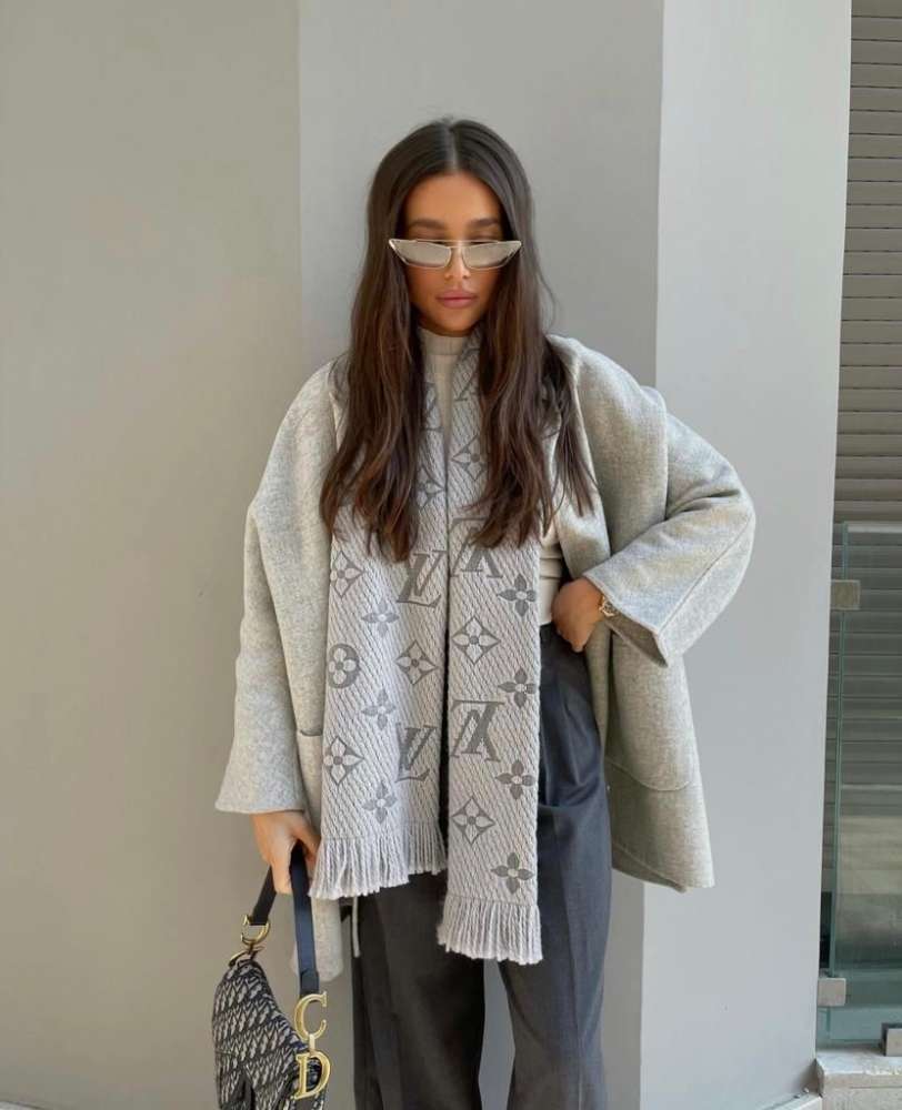 LOUIS VUITTON ŠEDÝ ŠÁL