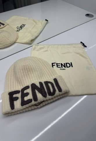 https://vipluxury.sk/Fendi ciapka