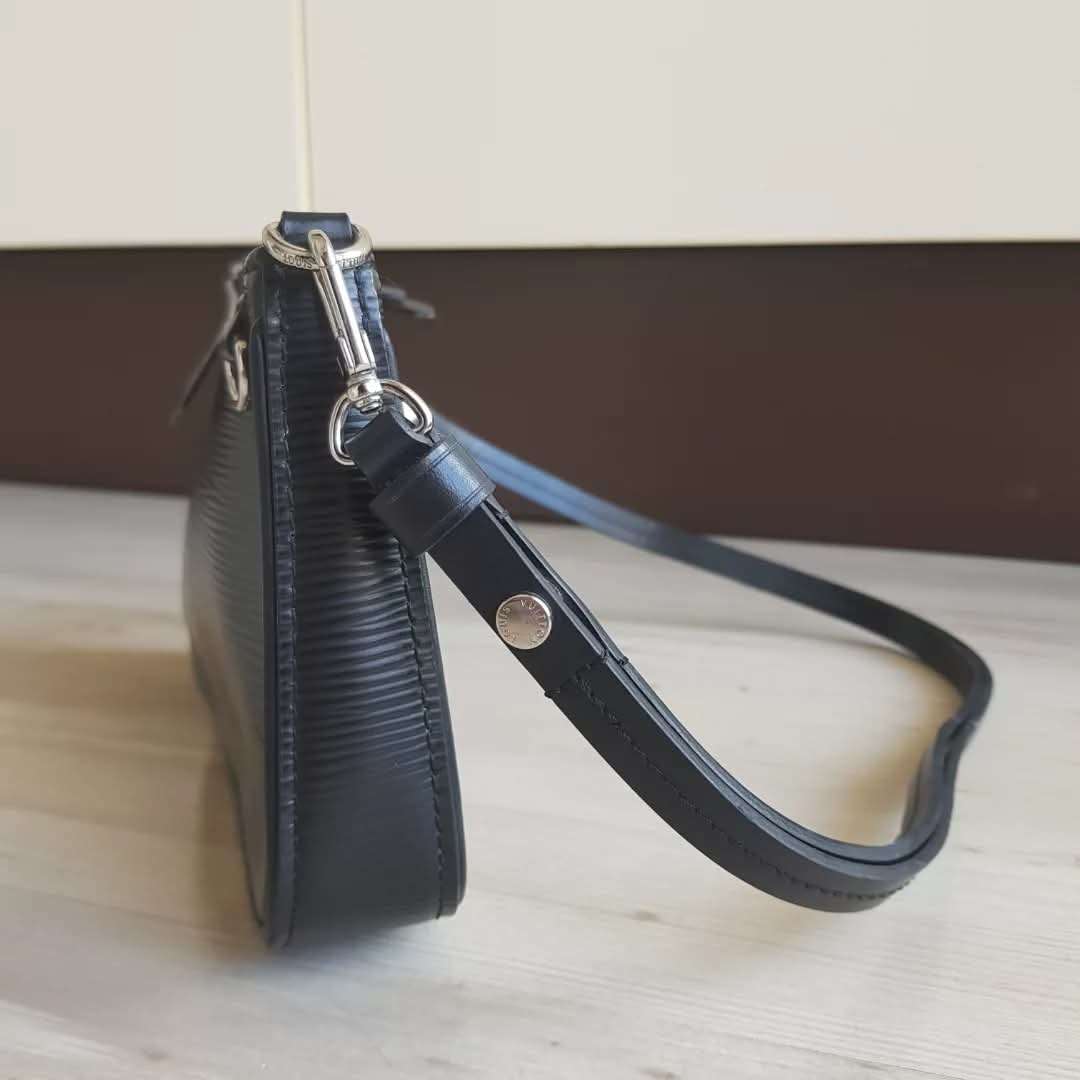 Louis Vuitton Easy Pochette