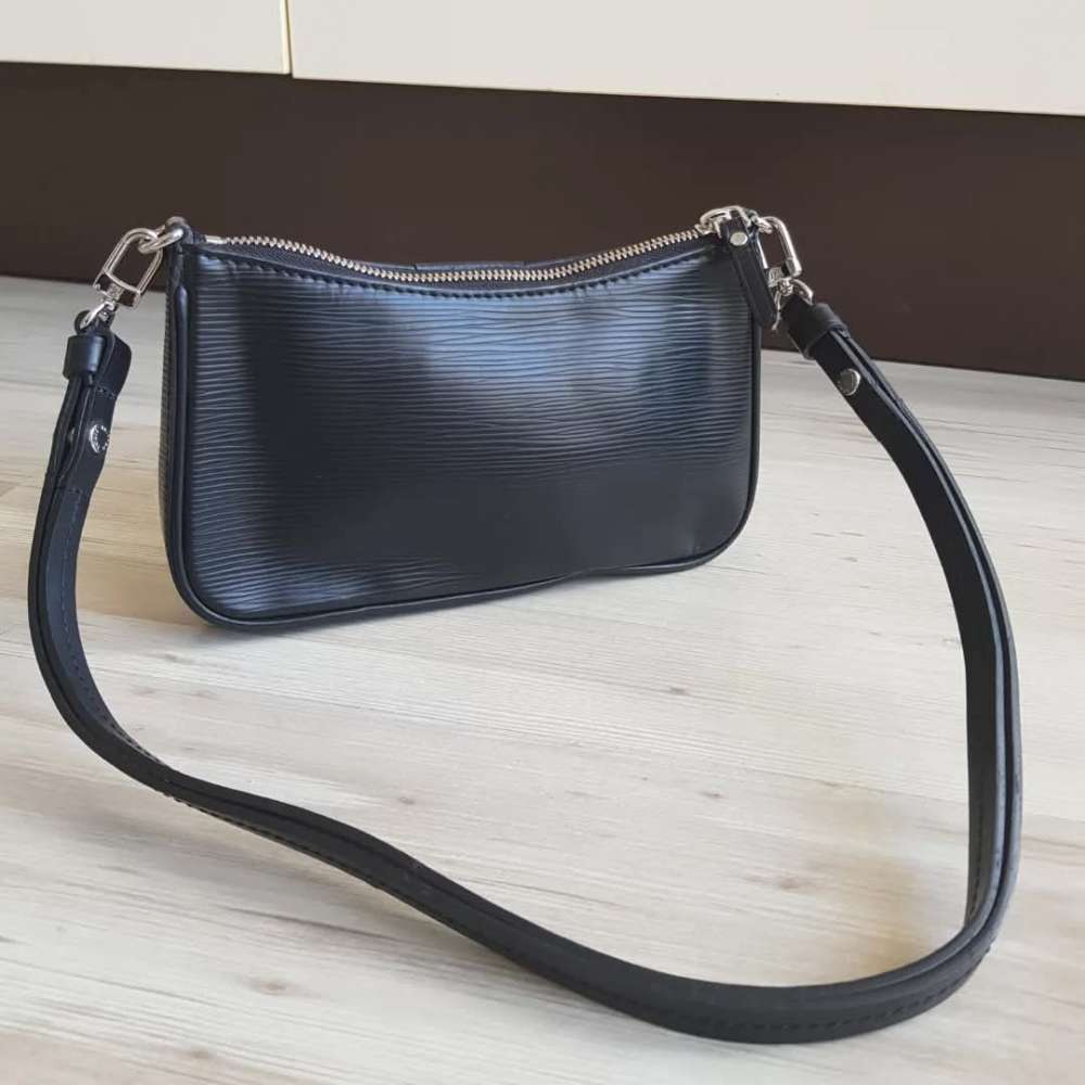 Louis Vuitton Easy Pochette