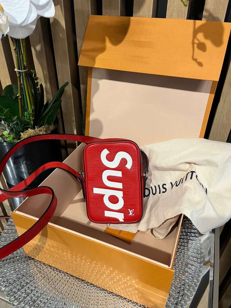 Louis Vuitton x Supreme taška