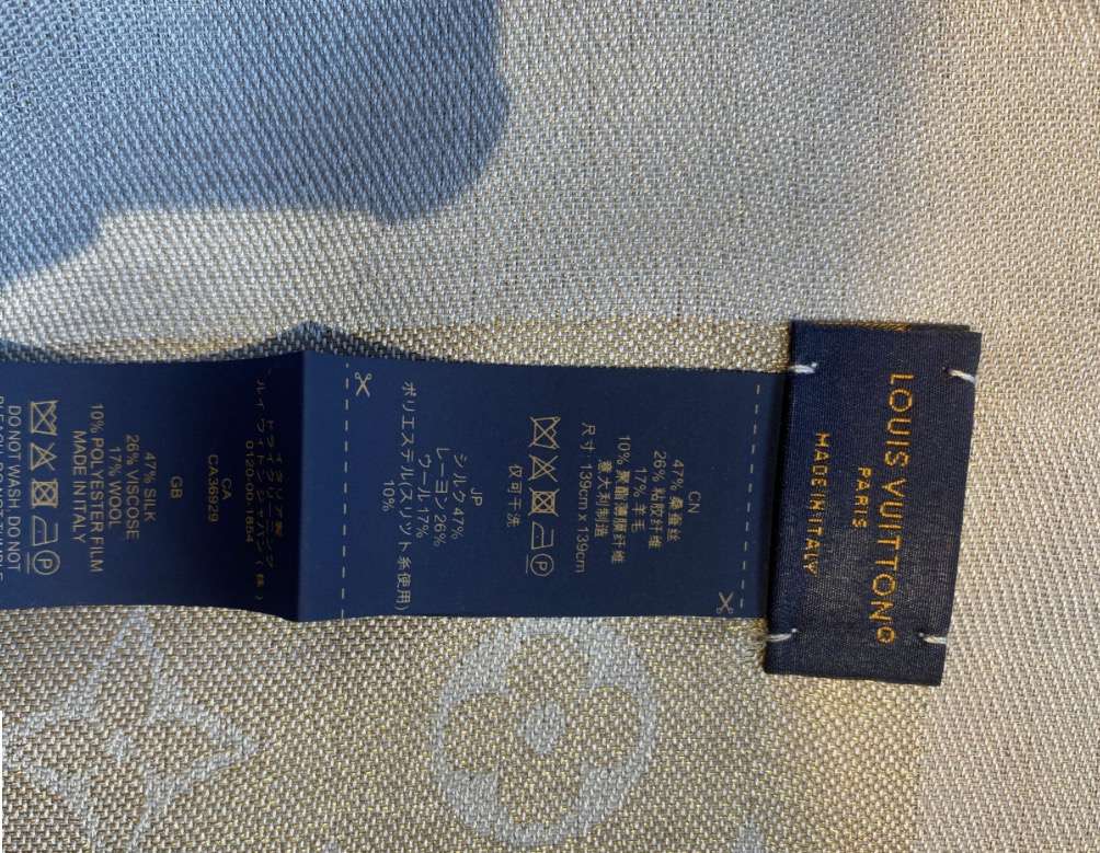 Nová šatka Louis Vuitton model Monogram Shine Greige