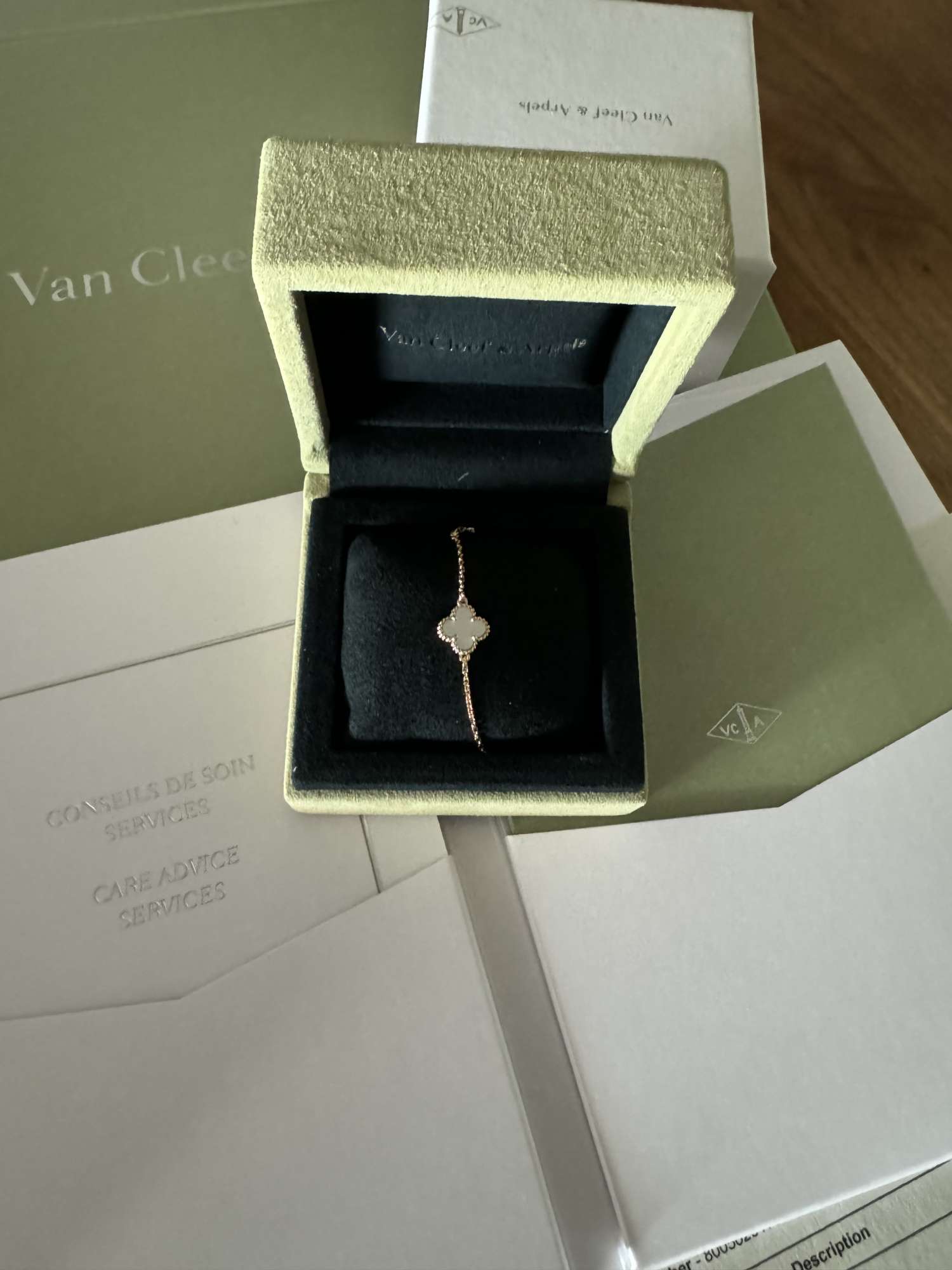 Van cleef & Arpels naramok