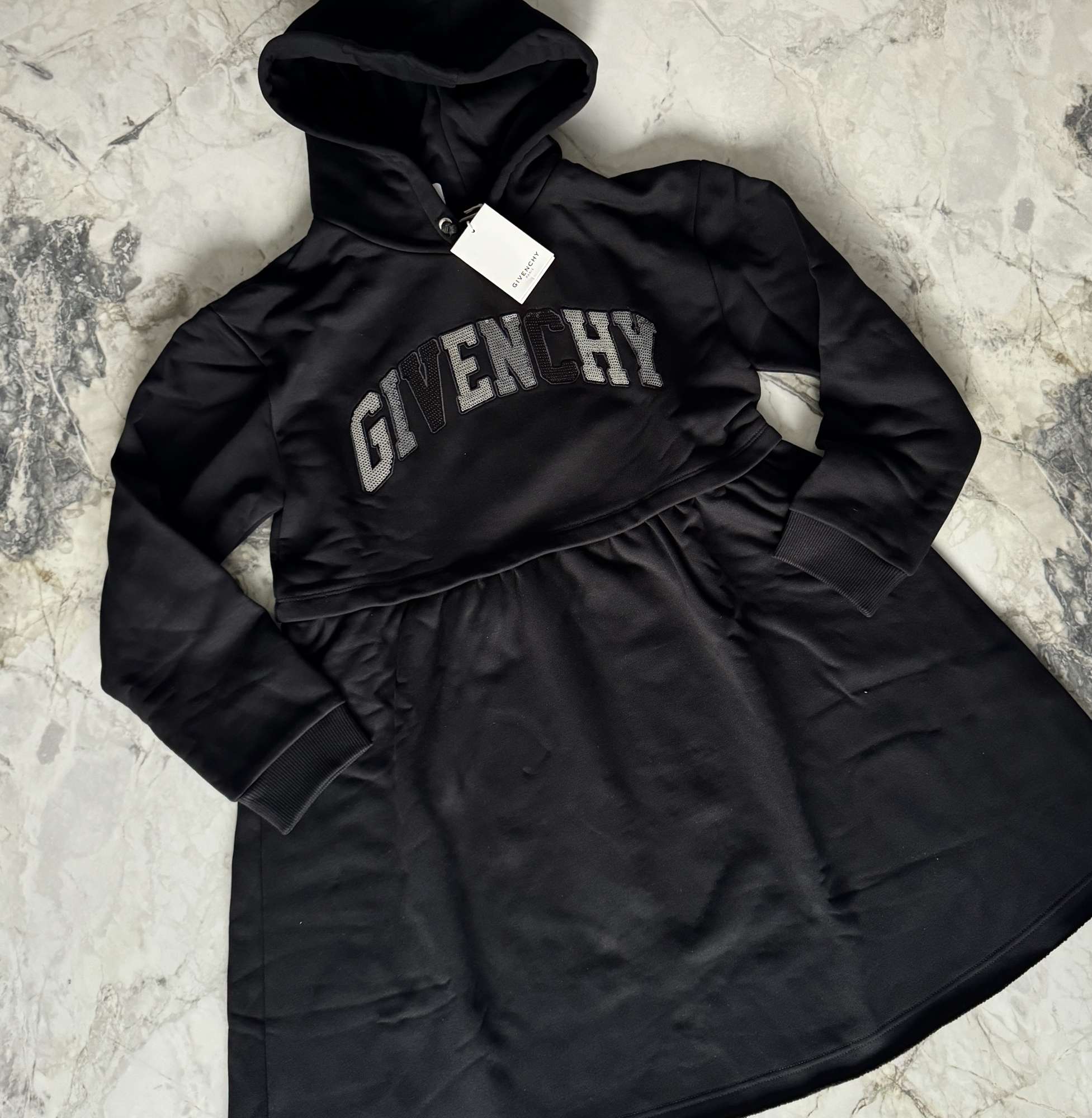 Givenchy saty