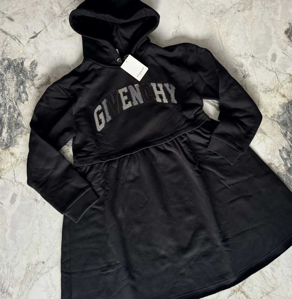 Givenchy saty