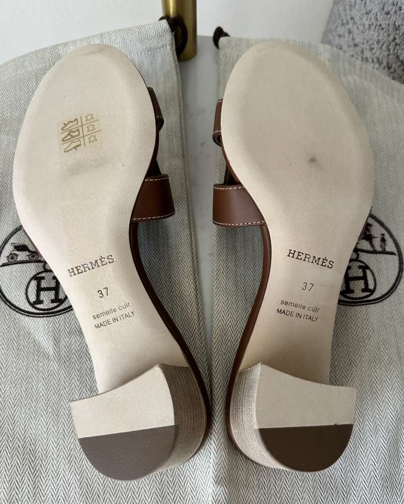 Nové šľapkyHermes Oasis farba zlatá veľkosť 37