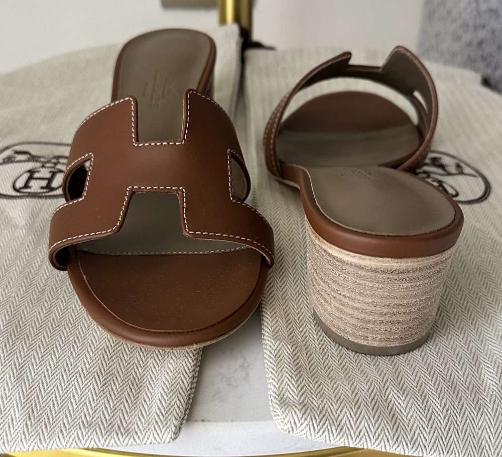 Nové šľapkyHermes Oasis farba zlatá veľkosť 37