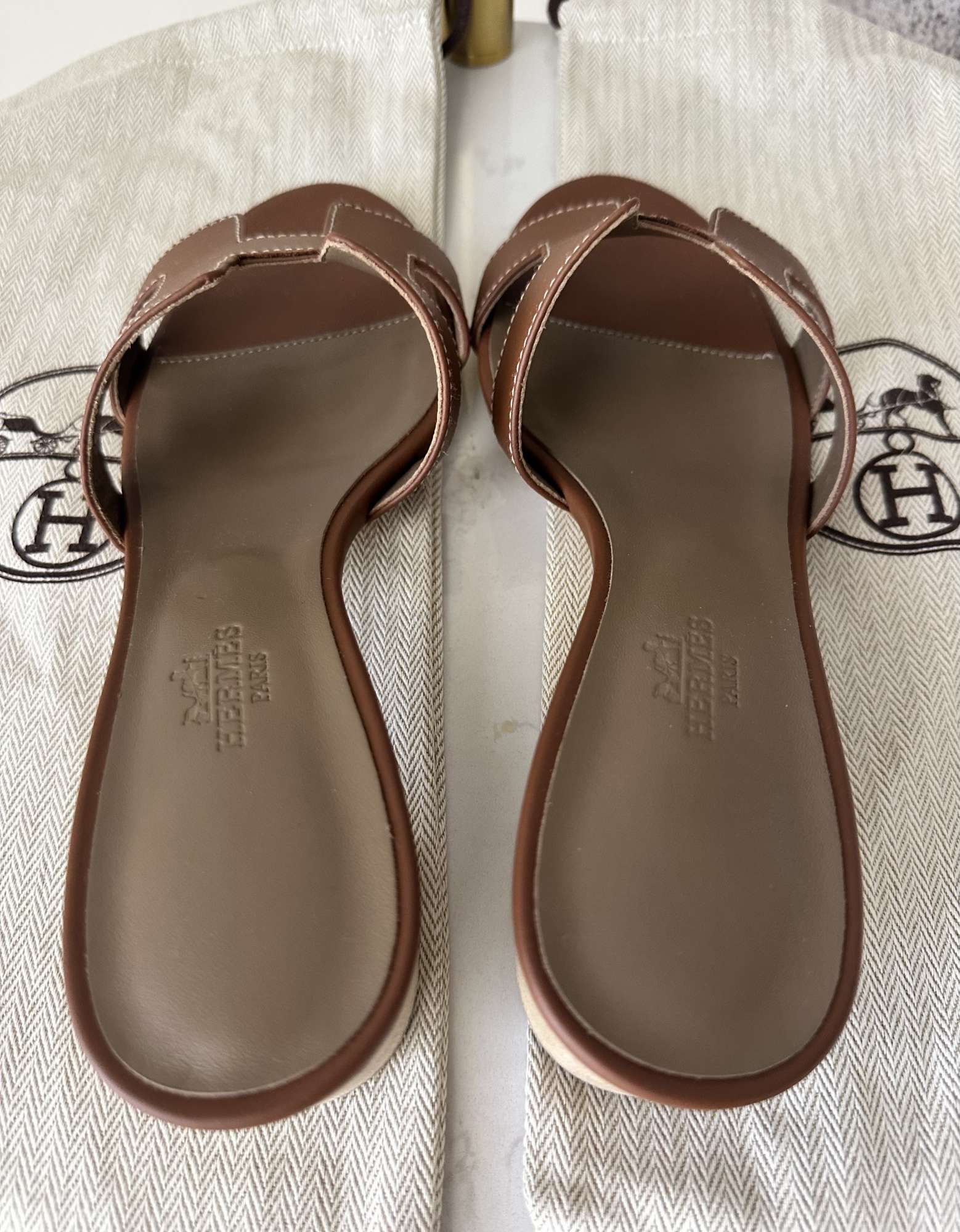 Nové šľapkyHermes Oasis farba zlatá veľkosť 37