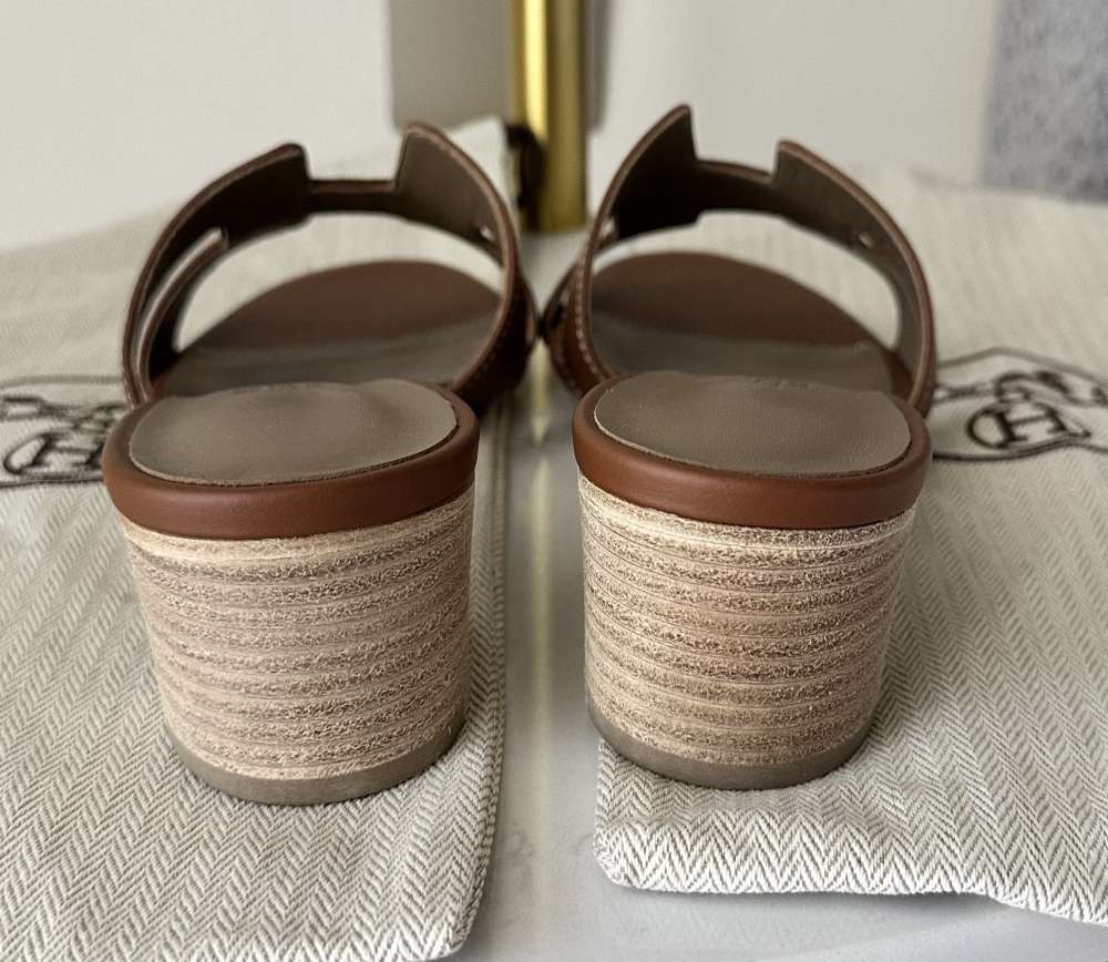 Nové šľapkyHermes Oasis farba zlatá veľkosť 37