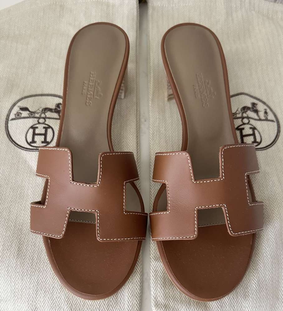 Nové šľapkyHermes Oasis farba zlatá veľkosť 37