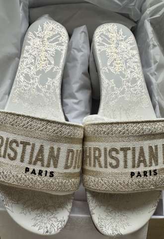 https://vipluxury.sk/Nové šľapky DIOR model Dway zlato-biele 40,5