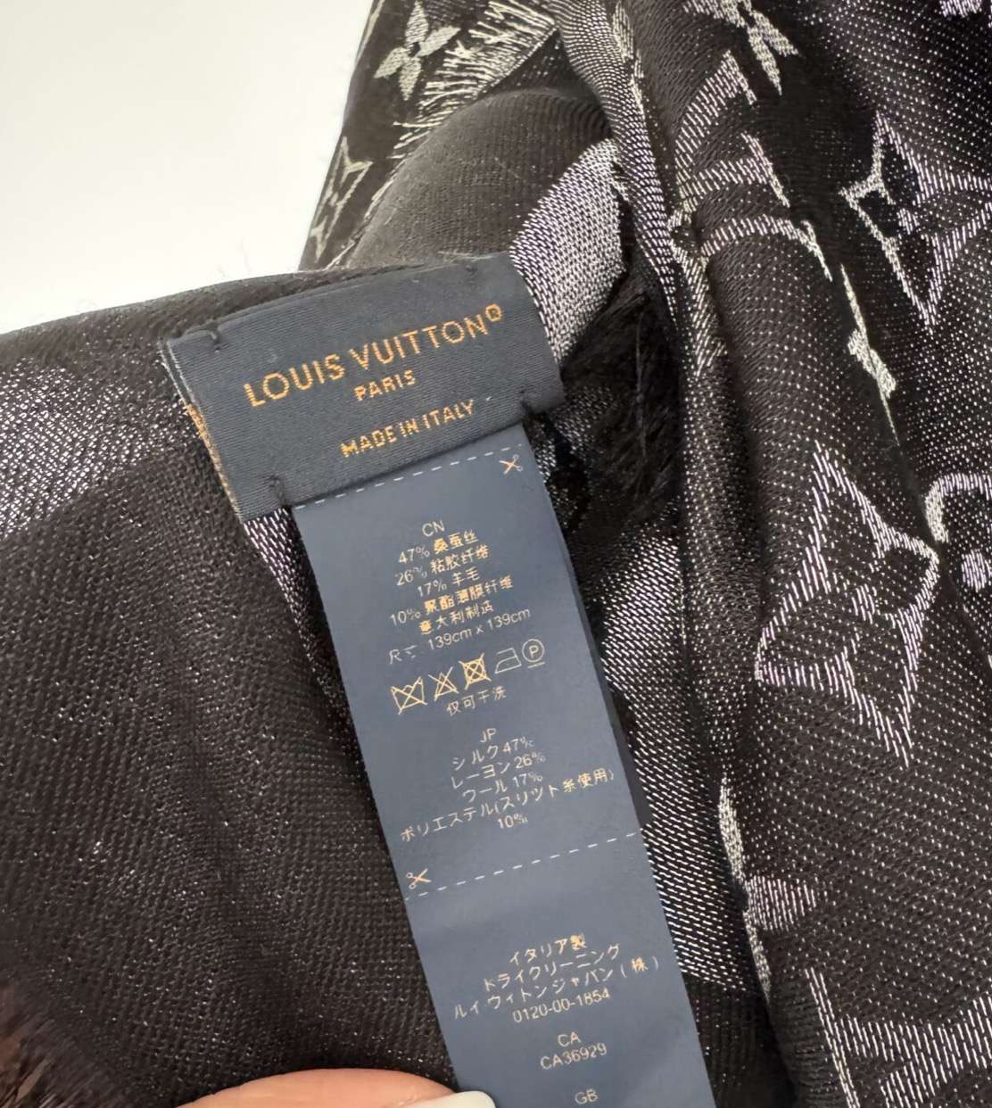 Nový šál Louis Vuitton monogram lesk čierny M75123